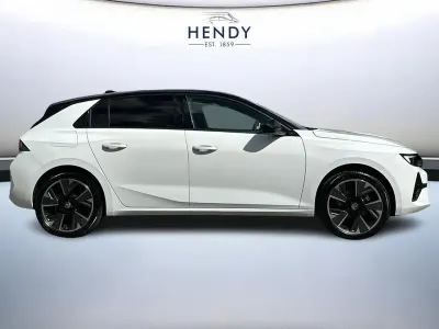 Used Vauxhall Astra Ultimate 113 kW (154 HP) 2025 White Hatchback