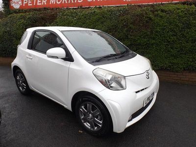 Used Toyota iQ 68 HP (50 kW) 2010 White Hatchback
