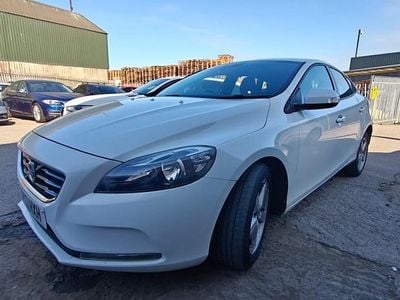 Used Volvo V40 2013 White Hatchback