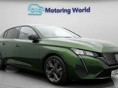 Used Peugeot 308 Allure Premium 131 HP (96 kW) 2023 Green Hatchback