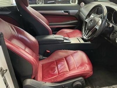 Begagnad Mercedes E220 AMG line 2016 Vit Cab