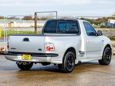 Used Ford V8 380 HP (279 kW) 2005 MPV