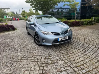 Usado Toyota Auris Hybrid 2015 Azul Carrinha