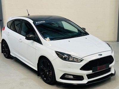 Used Ford Focus ST 250 HP (183 kW) 2017 White Hatchback