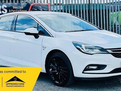 Used Vauxhall Astra SRi 136 HP (100 kW) 2016 White Hatchback