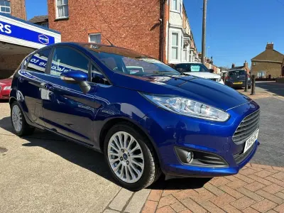 Used Ford Fiesta Titanium 75 HP (55 kW) 2015 Blue Hatchback