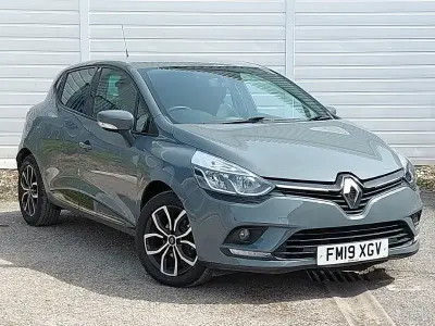 Begagnad Renault Clio IV Play 76 HK (55 kW) 2019 Grå Halvkombi
