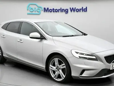 Used Volvo V40 R-Design 122 HP (89 kW) 2019 Silver Hatchback