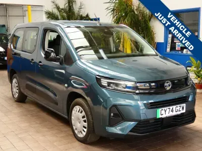 Used Vauxhall Combo Design Edition 100 kW (136 HP) 2025 Blue MPV