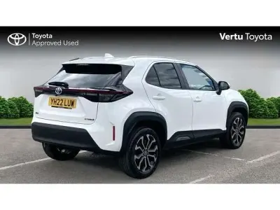 Used Toyota Yaris Cross Design 113 HP (83 kW) 2022 White SUV