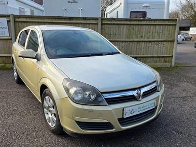 Used Vauxhall Astra Club 2004 Gold Hatchback