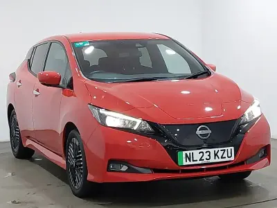 Używany Nissan Leaf N-Connecta 110 kW (150 KM) 2023 Czerwony Hatchback