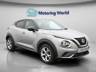 Usado Nissan Juke N-Connecta 117 HP (86 kW) 2020 Prateado SUV