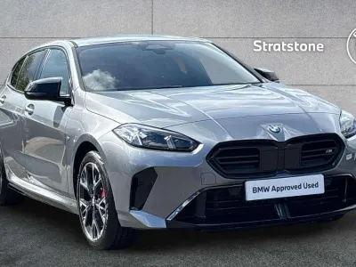 Usado BMW M135 Comfort Edition 296 CV (217 kW) 2025 Gris Utilitario