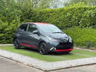 Gebraucht Toyota Aygo x-press 68 PS (50 kW) 2018 Grau Kleinwagen
