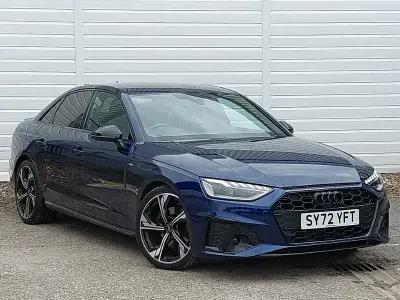 Usado Audi A4 Black Edition 150 HP (110 kW) 2022 Azul Sedan