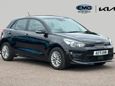 Begagnad Kia Rio 99 HK (72 kW) 2022 Svart Halvkombi