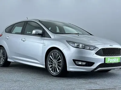Usado Ford Focus ST-Line 140 HP (102 kW) 2018 Prateado Citadino