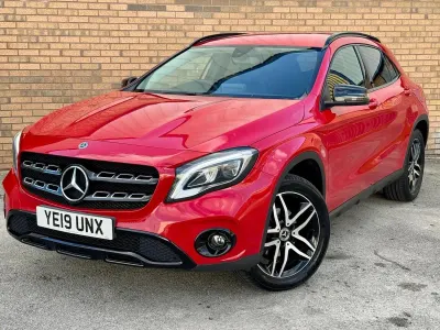 Used Mercedes GLA180 Urban 122 HP (89 kW) 2019 Red SUV