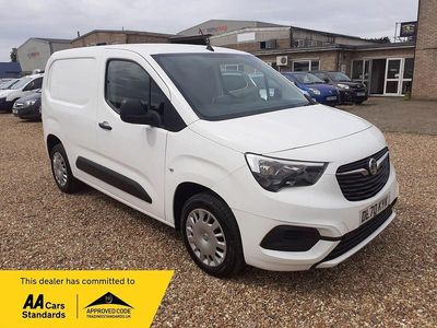 Used Vauxhall Combo Sportive 100 HP (73 kW) 2020 White MPV