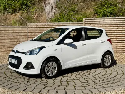 Used Hyundai i10 SE 87 HP (63 kW) 2014 White Hatchback