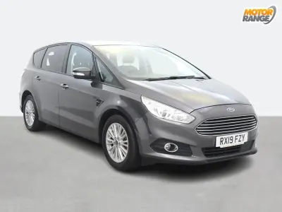 Usado Ford S-MAX Zetec 2025 Cinzento Monovolume