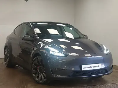 Begagnad Tesla Model Y Performance 11 kW (15 HK) 2023 Grå SUV