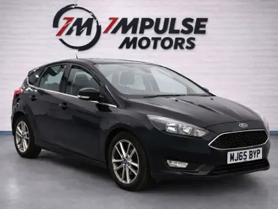 Begagnad Ford Focus Zetec 2015 Svart Halvkombi