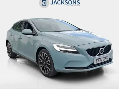Used Volvo V40 Momentum 152 HP (111 kW) 2017 Blue Hatchback
