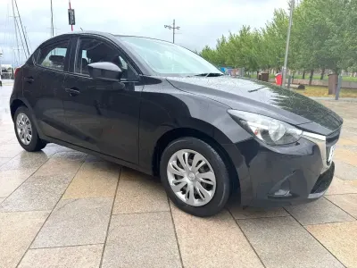 Begagnad Mazda 2 2016 Svart Halvkombi
