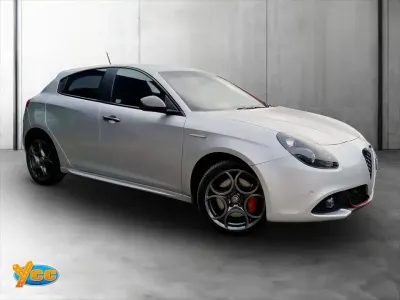Begagnad Alfa Romeo Giulietta Edizione Speciale 175 HK (128 kW) 2017 Silver Halvkombi