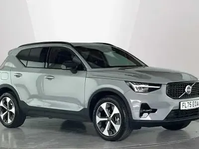Usado Volvo XC40 Plus 197 HP (144 kW) 2025 Cinzento SUV