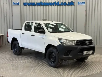 Used Toyota HiLux Active 150 HP (110 kW) 2019 White Pickup