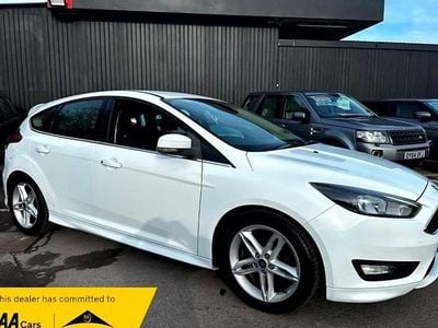 Used Ford Focus Zetec 120 HP (88 kW) 2016 White Hatchback