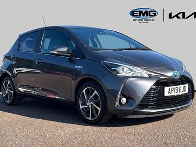 Used Toyota Yaris 100 HP (73 kW) 2019 Grey Hatchback