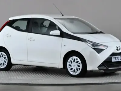Used Toyota Aygo X-play 72 HP (52 kW) 2020 White Hatchback