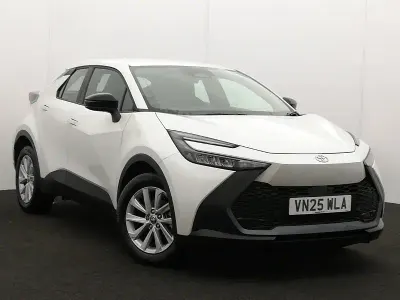 Used Toyota C-HR 140 HP (102 kW) 2025 White SUV