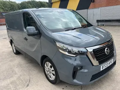Usado Nissan Primastar Tekna 110 CV (80 kW) 2023 Gris Monovolumen