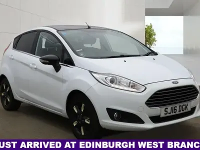 Used Ford Fiesta Zetec 82 HP (60 kW) 2016 White Hatchback