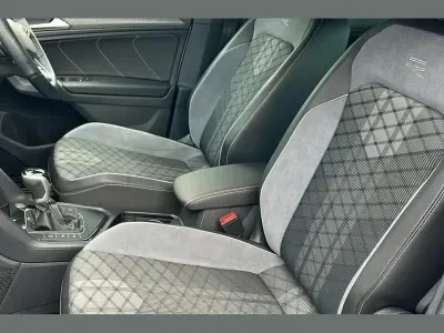 Begagnad VW Tiguan R-line 147 HK (108 kW) 2024 Silver SUV