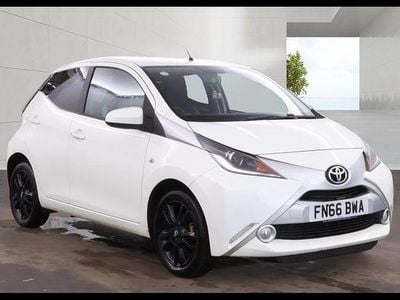 Used Toyota Aygo X-pure 69 HP (50 kW) 2016 White Hatchback