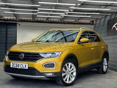 Used VW T-Roc SEL 150 HP (110 kW) 2019 Yellow SUV