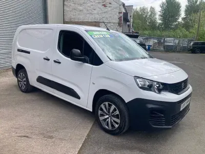 Używany Peugeot Partner Premium 2023 Biały Minivan