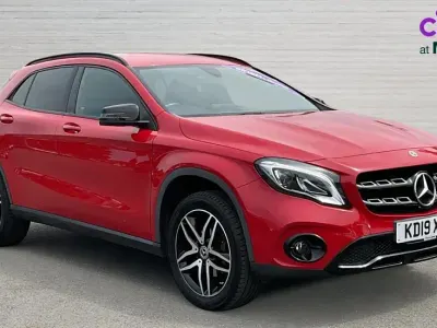 Used Mercedes GLA180 Urban 122 HP (89 kW) 2019 Red SUV