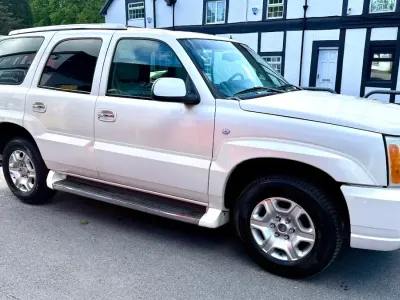 Used Cadillac Escalade 349 HP (256 kW) 2004 White