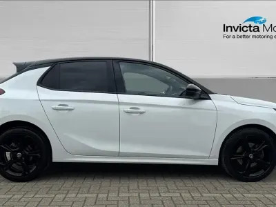 Używany Vauxhall Corsa 130 KM (95 kW) 2023 Biały Hatchback