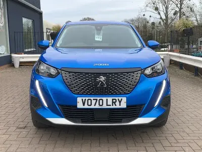 Begagnad Peugeot 2008 Allure 100 HK (73 kW) 2021 Blå SUV