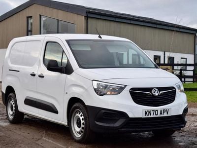 Used Vauxhall Combo Edition 100 HP (73 kW) 2020 White MPV