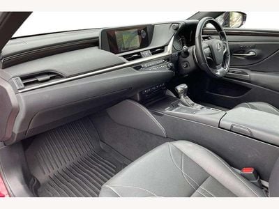 Used Lexus ES300H 218 HP (160 kW) 2020 Mesa red Sedan