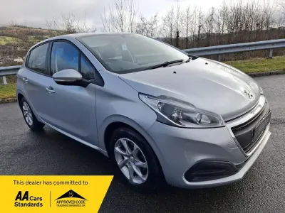 Used Peugeot 208 Active 82 HP (60 kW) 2016 Silver Hatchback